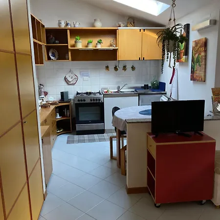 La Mansarda Di Orni Apartmán